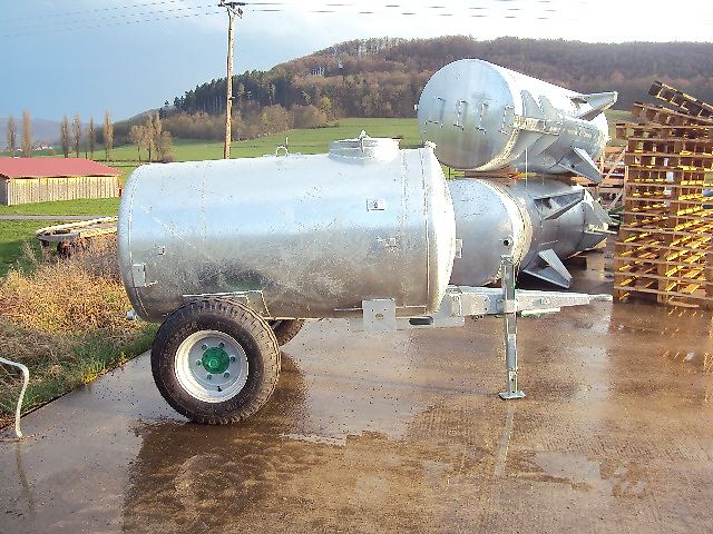 Agritech Wasserwagen 2000 Ltr Feuerverzinkt Weidefass Wasserfass