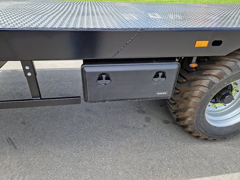 Dinapolis 8,0m Ballenwagen Hydraulisch absenkbare Rampen Druckluft LED