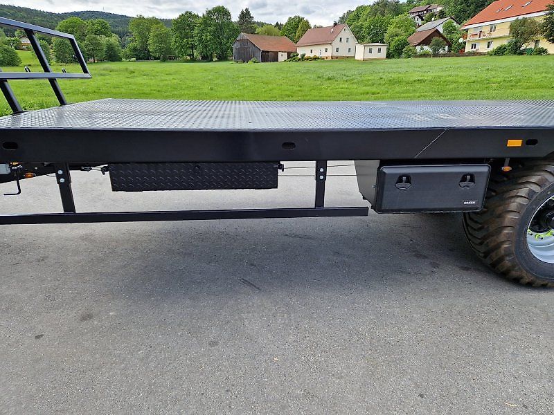 Dinapolis 8,0m Ballenwagen Hydraulisch absenkbare Rampen Druckluft LED