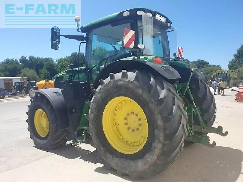 John Deere 6215r