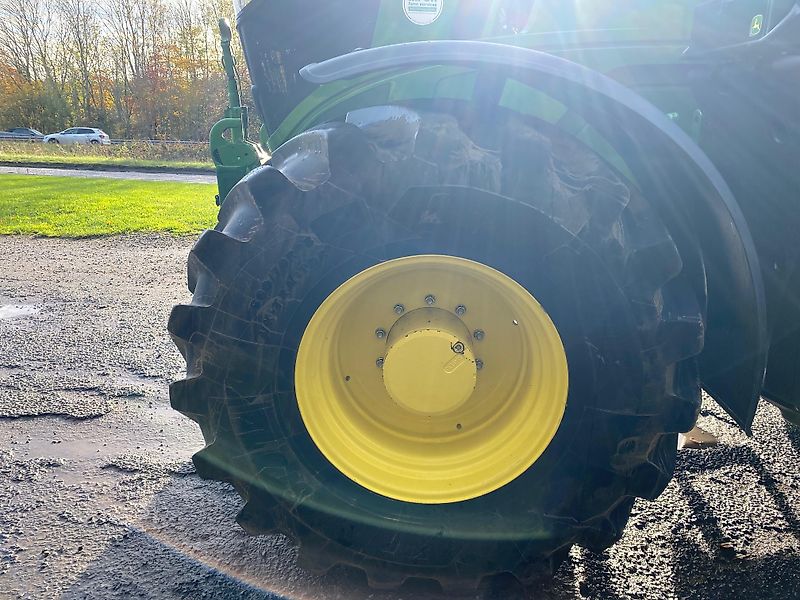 John Deere 6R 215