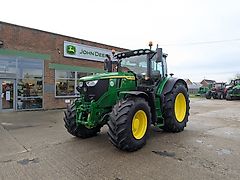 John Deere 6R 215