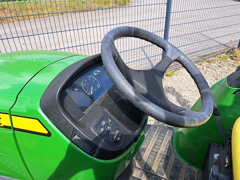 John Deere 3025E