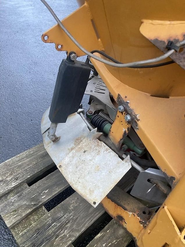 Rauch E+S Hydraulisch Angetriebener Salz und Splitstreuer