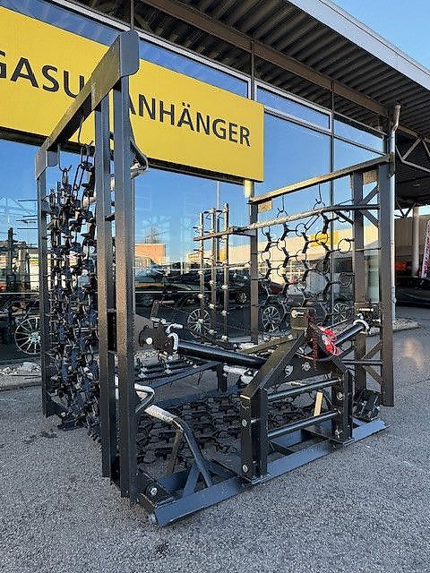 Wiesenschleppe 6m 4 R. mit Striegel hydr. klapp.