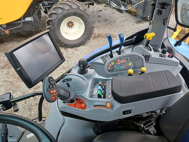 New Holland T5.110 Auto Command (Stage V)