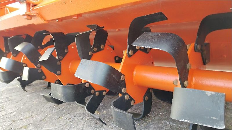 Howard HB 540 T Bodefräse 240cm Arbeitsbreite Howard Fräse mit 54 Winkelmesser 100%Optional mit Howard Vorbaugrubber Keine Maschio Kuhn Krone Celli Bodenfräse