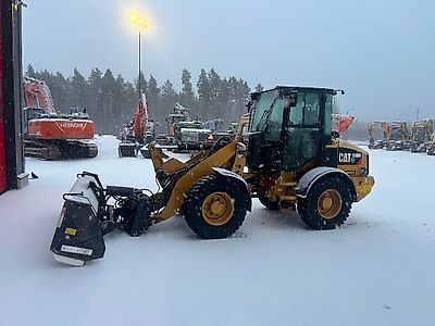 Caterpillar 908 / Zoom Aura, Rasvari