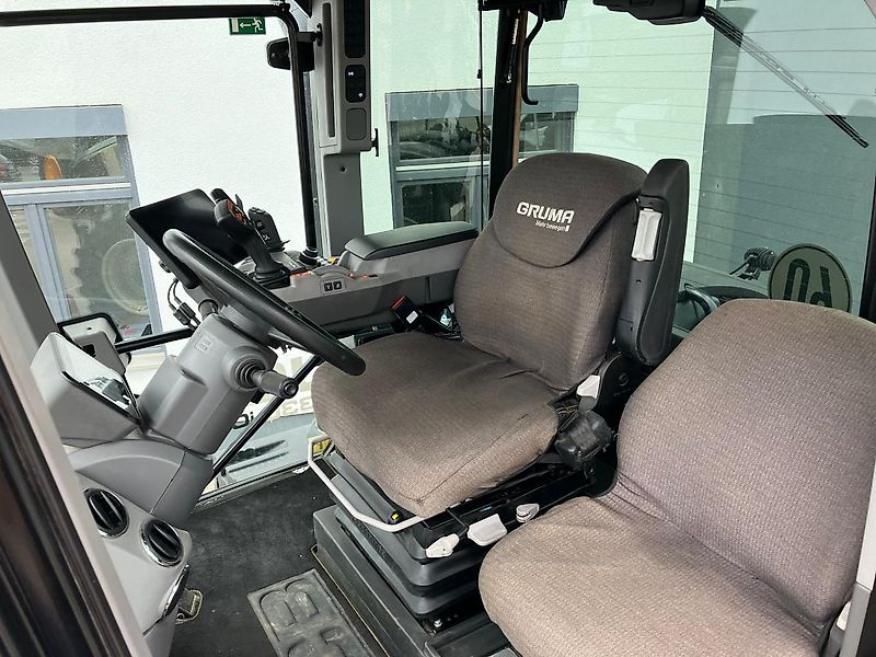 JCB Fastrac 8330 iCON