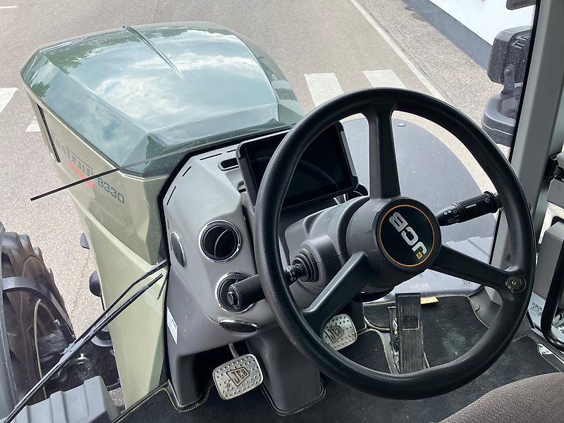 JCB Fastrac 8330 iCON