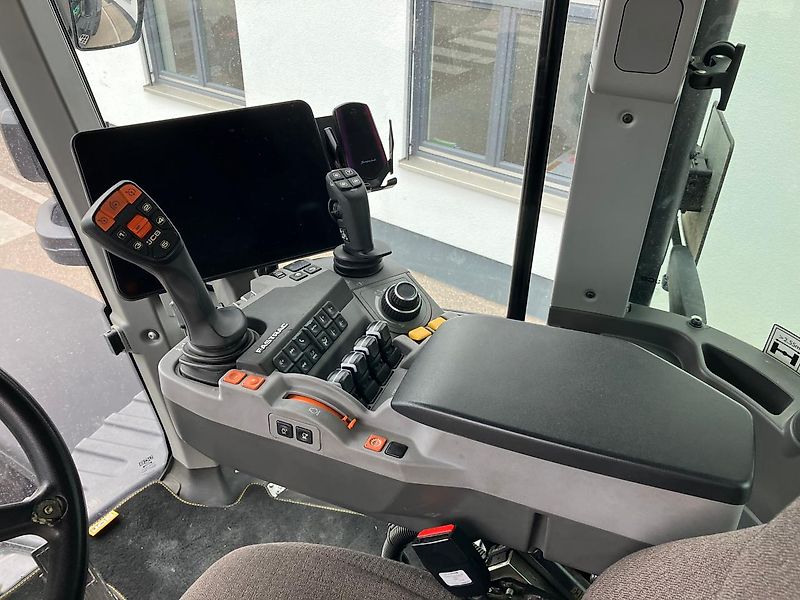 JCB Fastrac 8330 iCON