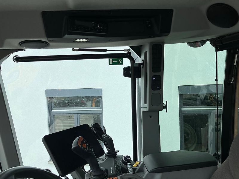 JCB Fastrac 8330 iCON