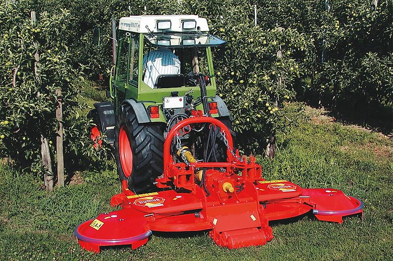 Humus VO 2500, VO 2700, VO 3000, VO 3500 | Mit stabiler Rahmenkonstruktion – speziell für den Einsatz an leistungsstarken Schleppern konstruiert