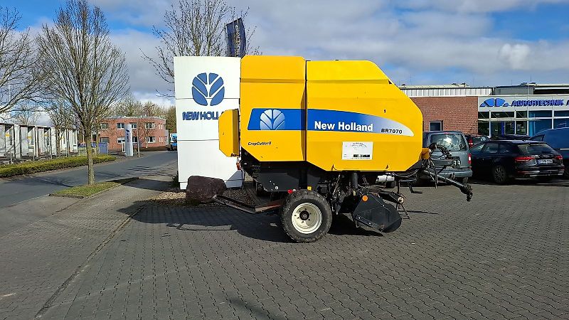 New Holland BR 7070