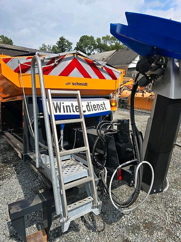 Neuwertiger Schmidt Stratos S30-27 VEP-490 Salzstreuer für Hakenlift Abrollcontainer Streuautomat Winterdienst Streusilo für LKW