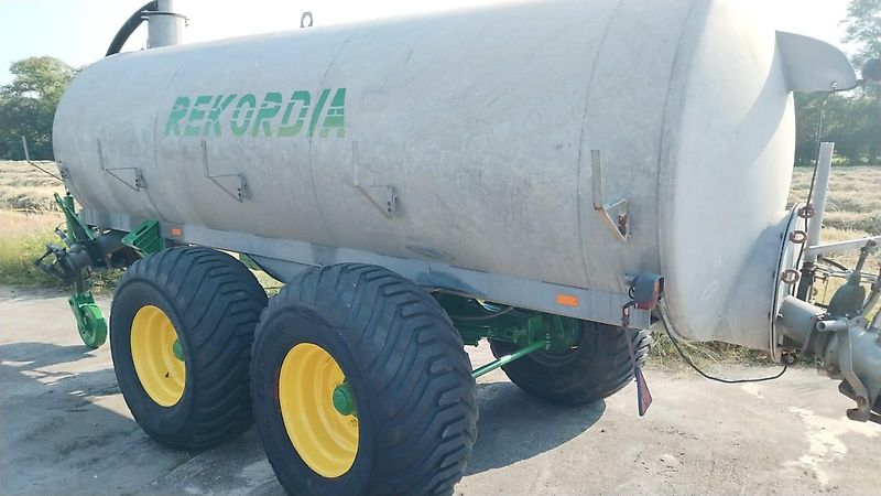 Briri Meyer-Lohne 10000 Liter Wasserwagen Güllefaß Rekordia 10000 Liter 10000 Liter Vakumtankwagen Wasserfass 10000Liter mit Tandemachse Bereifung 550/60-22.5 Profil 328 mit Möscha Schwenkverteiler