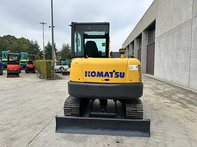Komatsu PC56-7