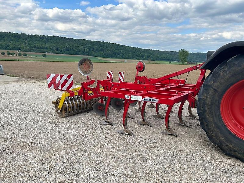 Pöttinger Synkro 3003 Grubber 3m Schneidringwalze Flügelschar