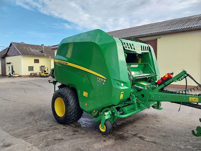John Deere V451R