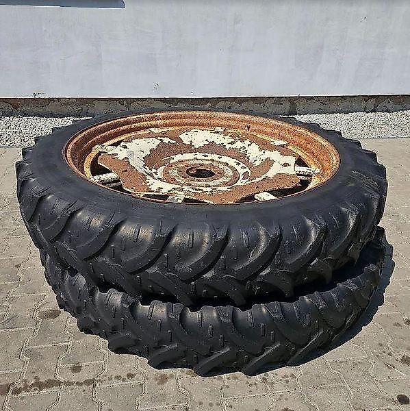 Kleber 2 Reifen mit Felgen 270/95R48 20%