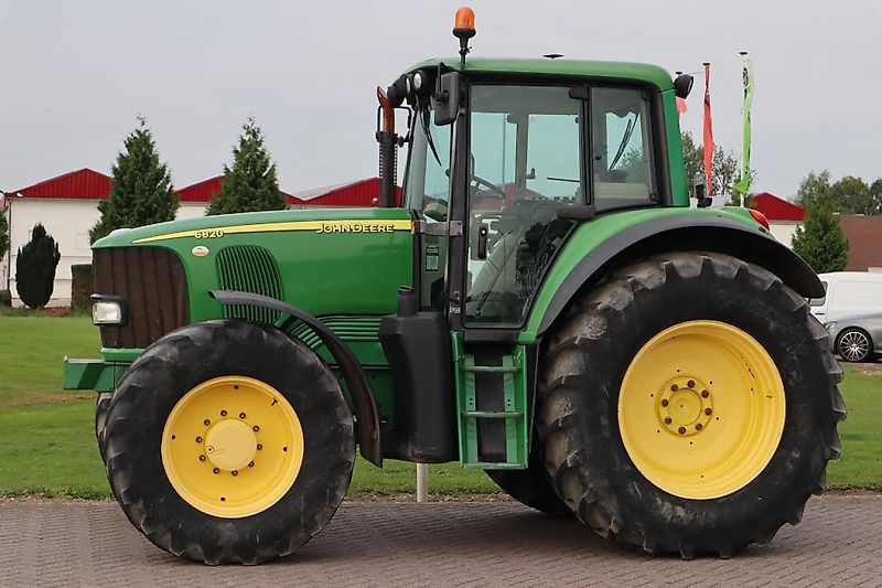 John Deere 6820 TRAKTOR