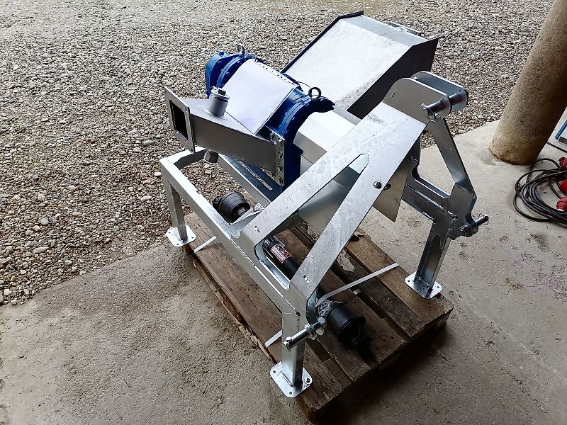 NEU Hofer !! verzinkten Dreipunktbock + Drehkolbenpumpe 5 m3 !! - Zapfwellenantrieb / Gelenkwellenantrieb - Steinfangkasten - Güllepumpe Güllezubringer Güllefass Güllewagen Biogas Gülleauflieger Gülleauflieger Pumpstation Schleppschlauch Schleppschuhverte verzinkten Dreipunktbock + Drehkolbenpumpe 5 m3 + Steinfangkasten