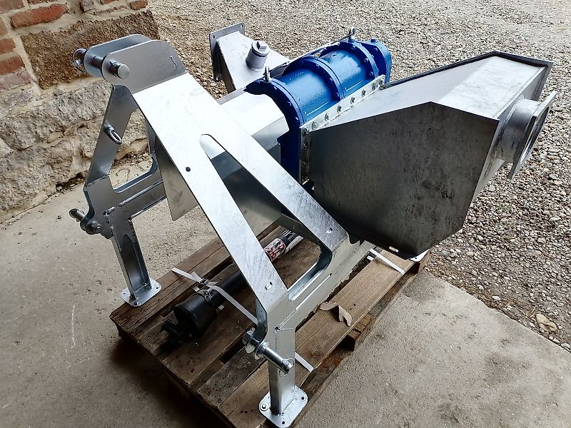 NEU Hofer !! verzinkten Dreipunktbock + Drehkolbenpumpe 5 m3 !! - Zapfwellenantrieb / Gelenkwellenantrieb - Steinfangkasten - Güllepumpe Güllezubringer Güllefass Güllewagen Biogas Gülleauflieger Gülleauflieger Pumpstation Schleppschlauch Schleppschuhverte verzinkten Dreipunktbock + Drehkolbenpumpe 5 m3 + Steinfangkasten