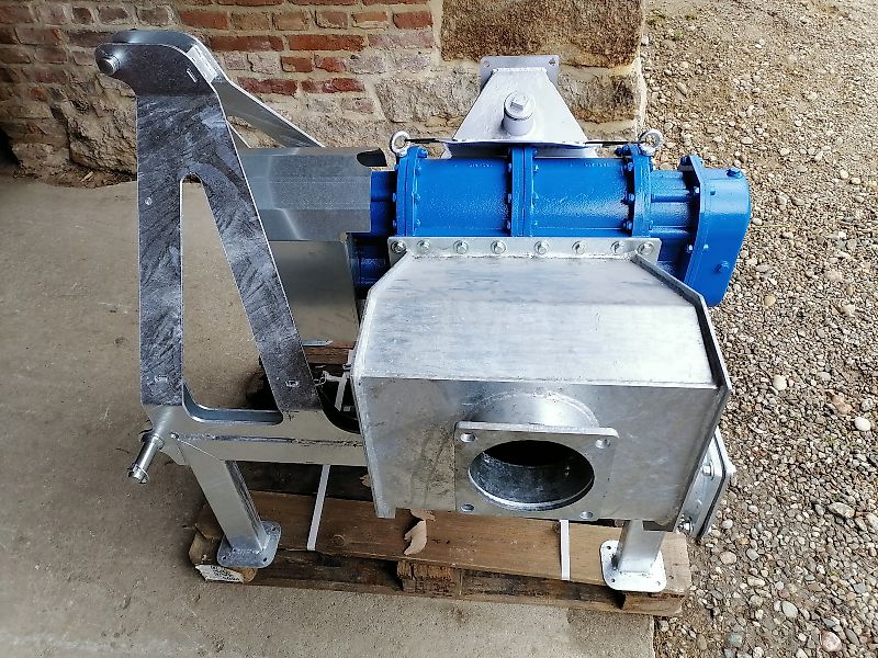 NEU Hofer !! verzinkten Dreipunktbock + Drehkolbenpumpe 5 m3 !! - Zapfwellenantrieb / Gelenkwellenantrieb - Steinfangkasten - Güllepumpe Güllezubringer Güllefass Güllewagen Biogas Gülleauflieger Gülleauflieger Pumpstation Schleppschlauch Schleppschuhverte verzinkten Dreipunktbock + Drehkolbenpumpe 5 m3 + Steinfangkasten