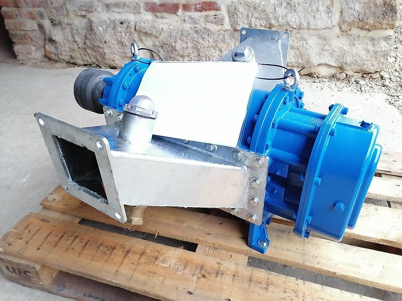 NEU Hofer !! verzinkten Dreipunktbock + Drehkolbenpumpe 5 m3 !! - Zapfwellenantrieb / Gelenkwellenantrieb - Steinfangkasten - Güllepumpe Güllezubringer Güllefass Güllewagen Biogas Gülleauflieger Gülleauflieger Pumpstation Schleppschlauch Schleppschuhverte verzinkten Dreipunktbock + Drehkolbenpumpe 5 m3 + Steinfangkasten