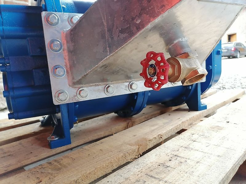 NEU Hofer !! verzinkten Dreipunktbock + Drehkolbenpumpe 5 m3 !! - Zapfwellenantrieb / Gelenkwellenantrieb - Steinfangkasten - Güllepumpe Güllezubringer Güllefass Güllewagen Biogas Gülleauflieger Gülleauflieger Pumpstation Schleppschlauch Schleppschuhverte verzinkten Dreipunktbock + Drehkolbenpumpe 5 m3 + Steinfangkasten