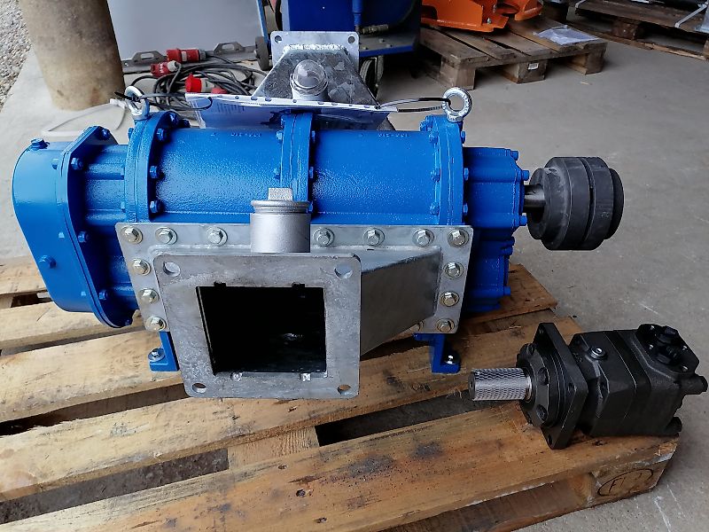 NEU Hofer !! verzinkten Dreipunktbock + Drehkolbenpumpe 5 m3 !! - Zapfwellenantrieb / Gelenkwellenantrieb - Steinfangkasten - Güllepumpe Güllezubringer Güllefass Güllewagen Biogas Gülleauflieger Gülleauflieger Pumpstation Schleppschlauch Schleppschuhverte verzinkten Dreipunktbock + Drehkolbenpumpe 5 m3 + Steinfangkasten