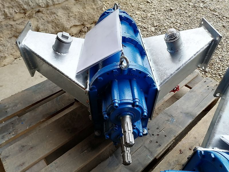 NEU Hofer !! verzinkten Dreipunktbock + Drehkolbenpumpe 5 m3 !! - Zapfwellenantrieb / Gelenkwellenantrieb - Steinfangkasten - Güllepumpe Güllezubringer Güllefass Güllewagen Biogas Gülleauflieger Gülleauflieger Pumpstation Schleppschlauch Schleppschuhverte verzinkten Dreipunktbock + Drehkolbenpumpe 5 m3 + Steinfangkasten