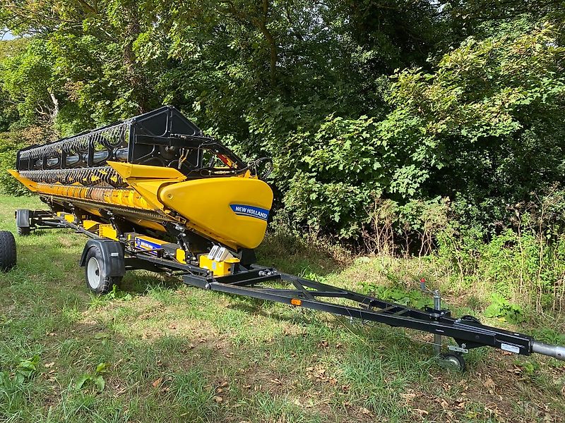 New Holland Agriculture New Holland 30FT Vari-Feed Header