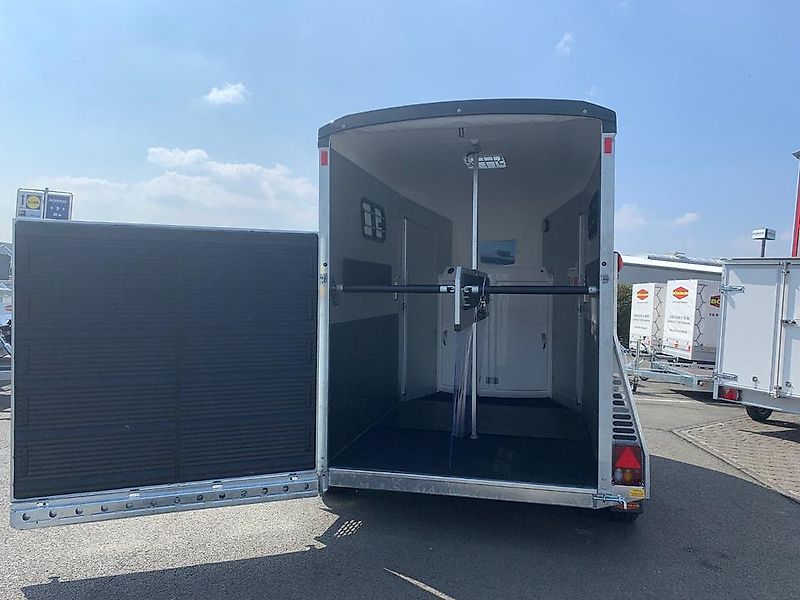 Böckmann Portax E Pferdeanhänger Alu Felgen Verschleißmatte