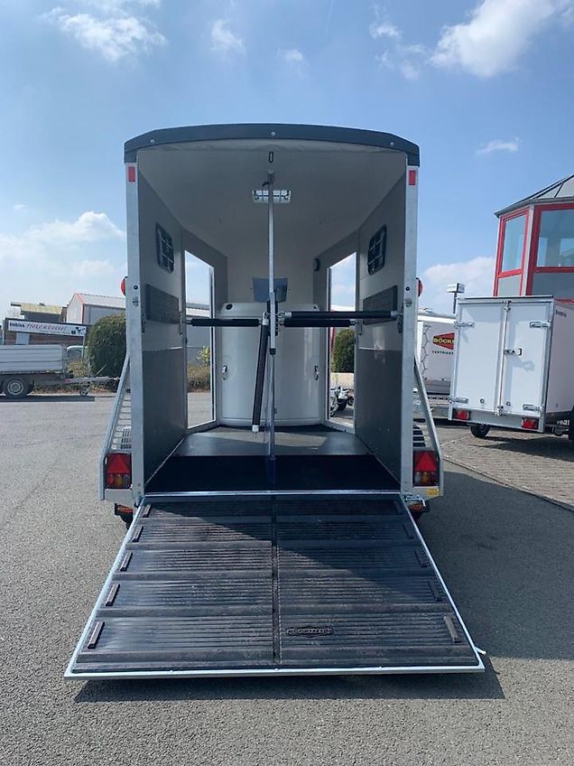 Böckmann Portax E Pferdeanhänger Alu Felgen Verschleißmatte