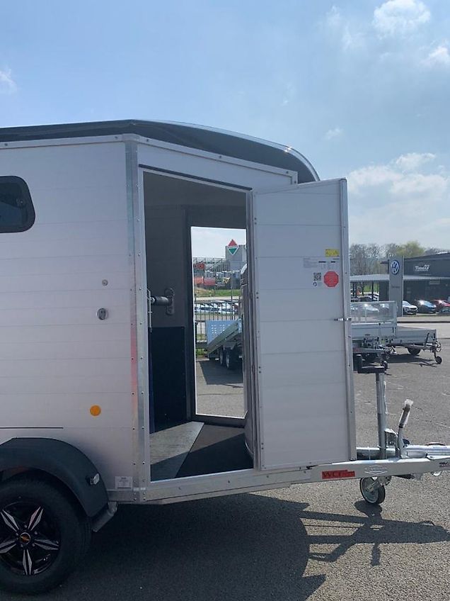 Böckmann Portax E Pferdeanhänger Alu Felgen Verschleißmatte