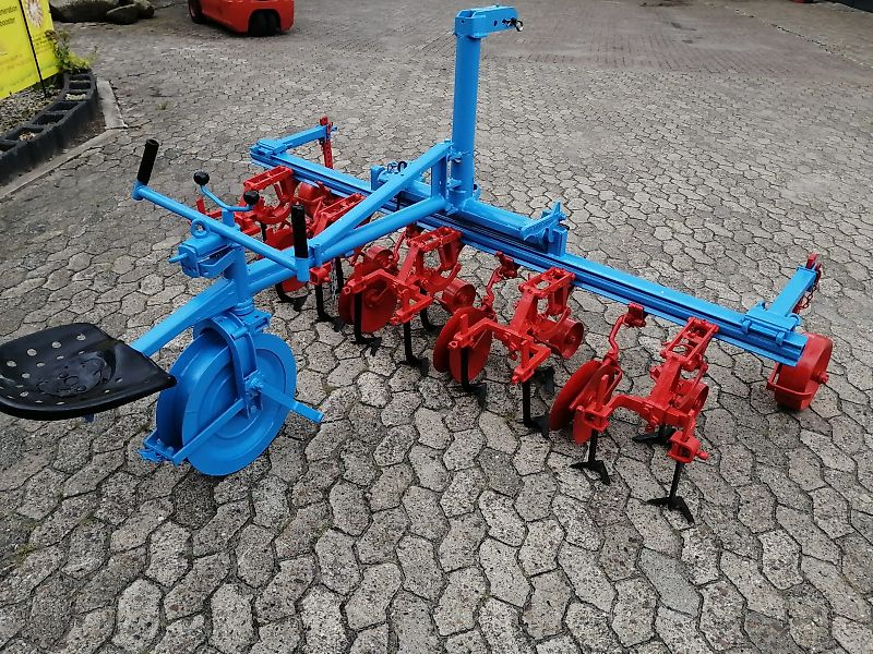 Rau Keine Schmotzer Hacke!! Vier Reihige Rau Hacke mit Kulturschutzscheiben &Exaktsteuerung in Manueler Ausführung