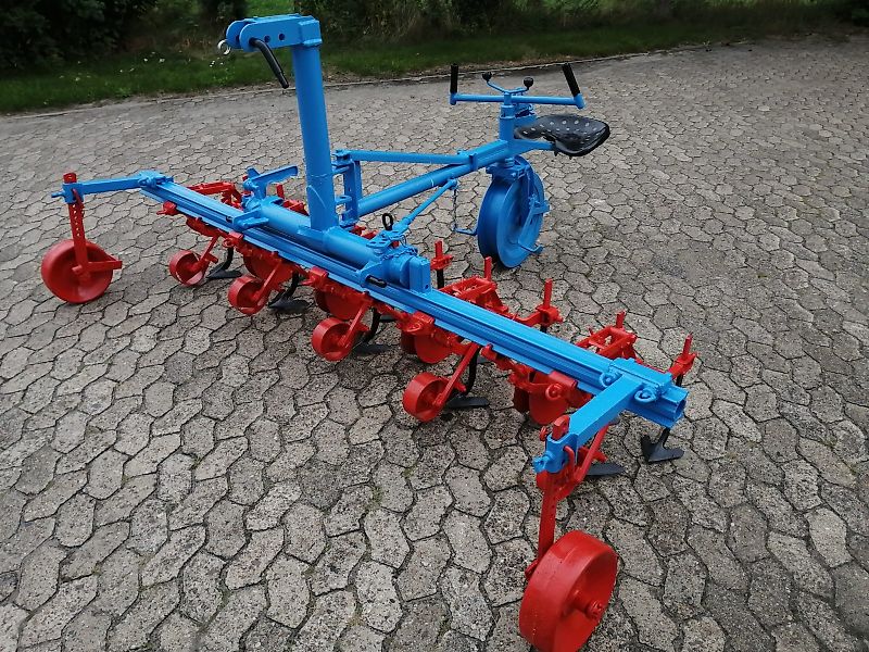 Rau Keine Schmotzer Hacke!! Vier Reihige Rau Hacke mit Kulturschutzscheiben &Exaktsteuerung in Manueler Ausführung