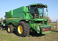John Deere S680 John Deere S680