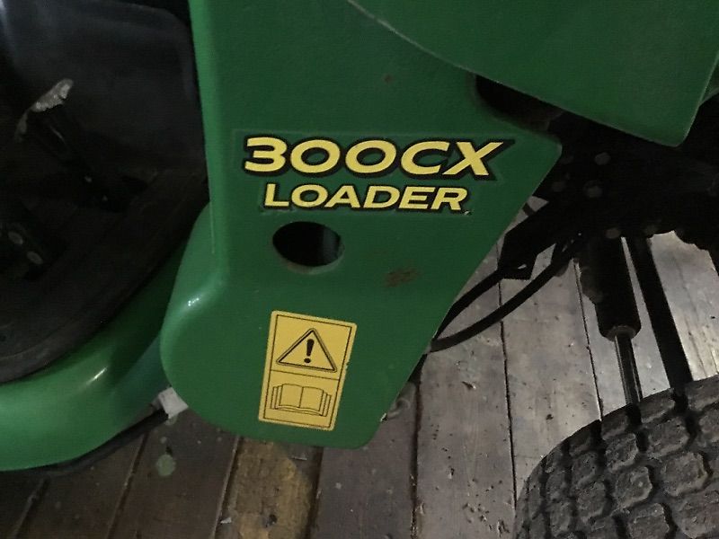 John Deere 3320 MY11