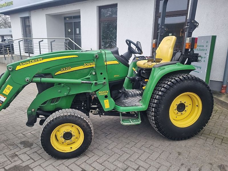 John Deere 3320 MY11