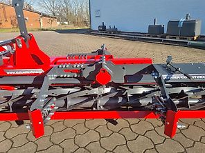 DA Landtechnik Katana Cut Hydro 900 Butterfly Messerwalze DA Landtechnik Katana Cut Hydro 900 Butterfly Messerwalze