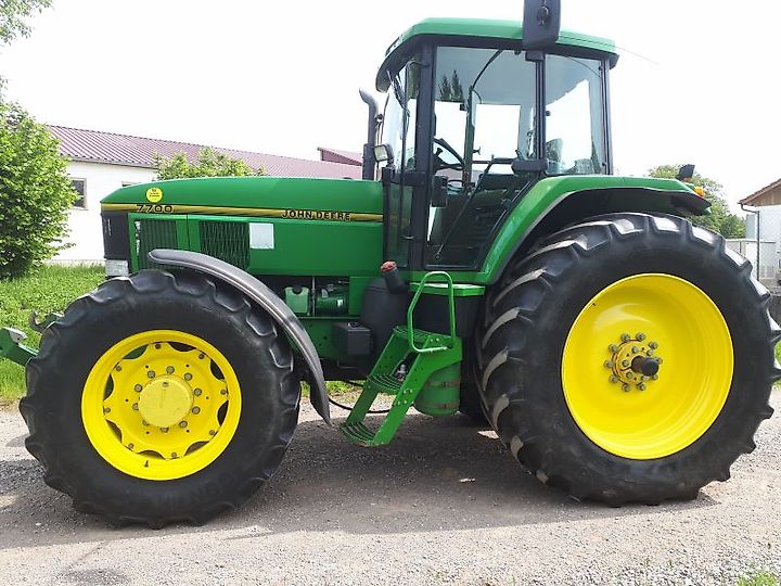John Deere 7700